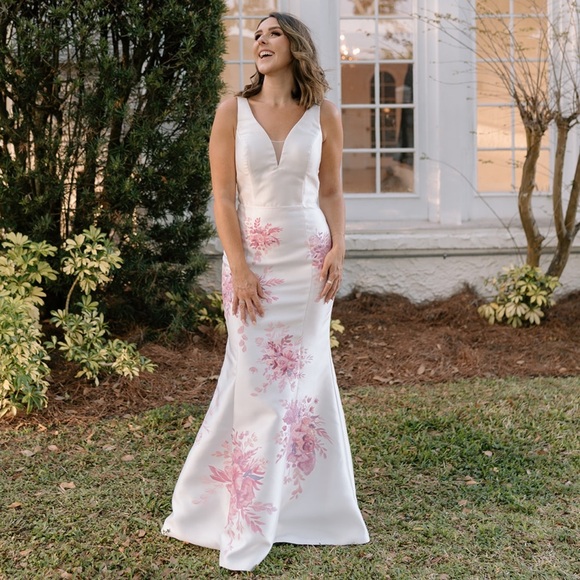 Custom made hand painted wedding dress - Picture 3 of 9